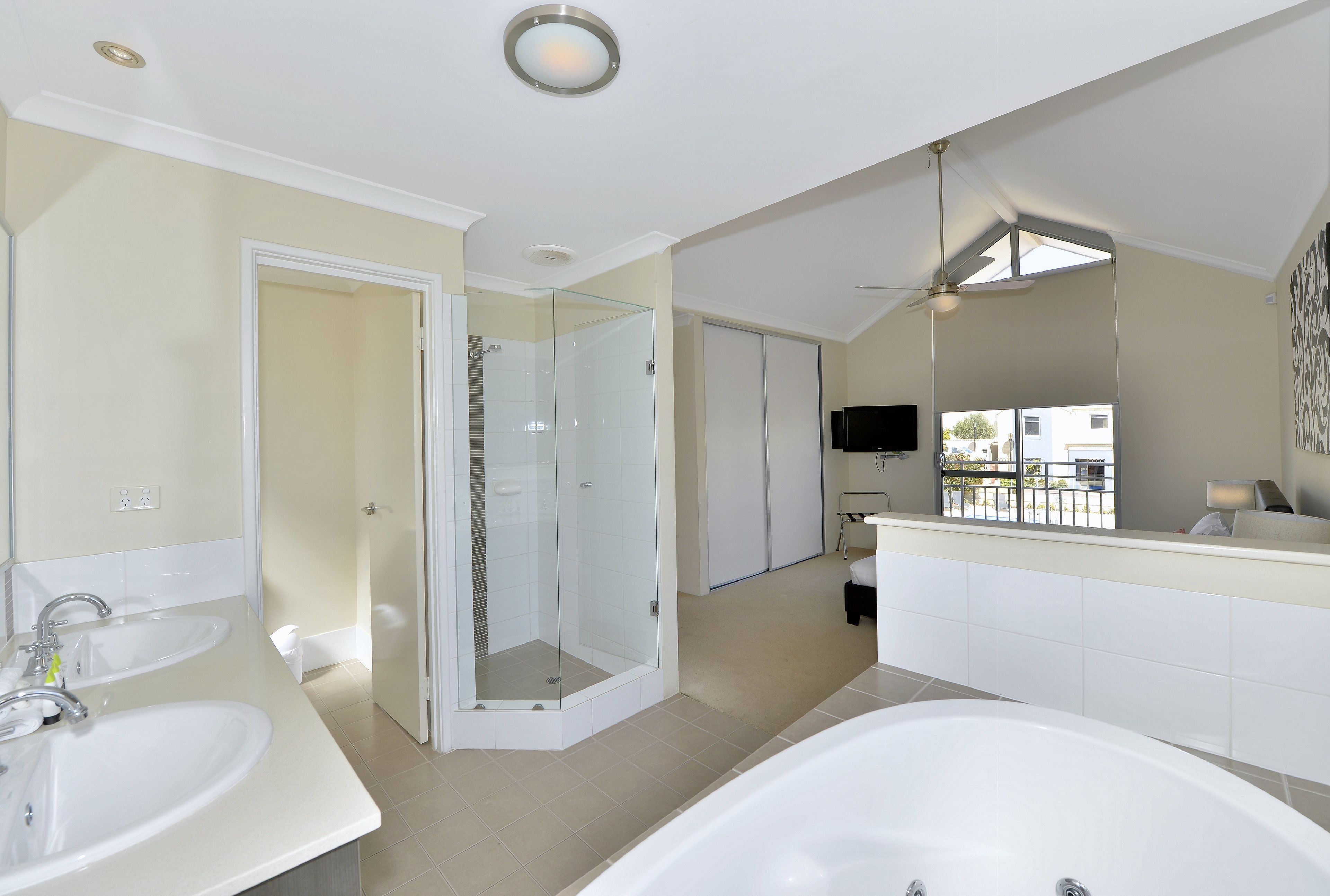 3 Bedroom Townhouse | Bathroom