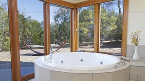 Standard Suite, 1 Bedroom, Non Smoking, Kitchen (BOROKA SUNRISE) | 1 bedroom, premium bedding, soundproofing, WiFi (free) - Boroka Downs (Pomonal)