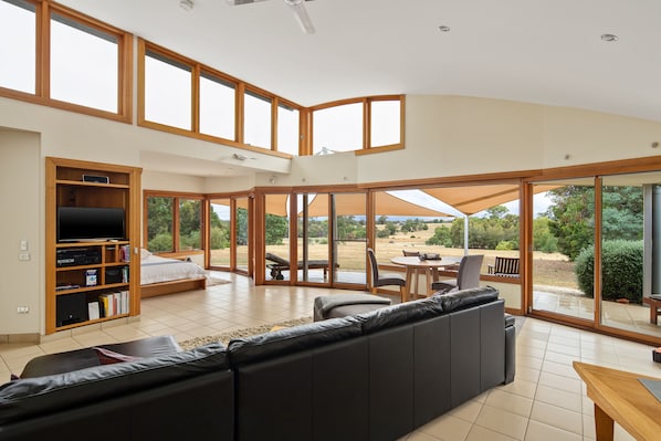 LED TV, pay movies - Boroka Downs (Pomonal)