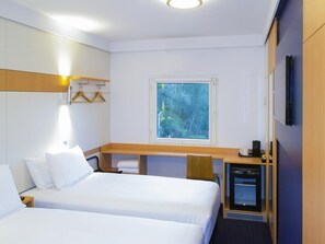 Standard Room, 2 Twin Beds | Desk, laptop workspace, blackout drapes, free WiFi