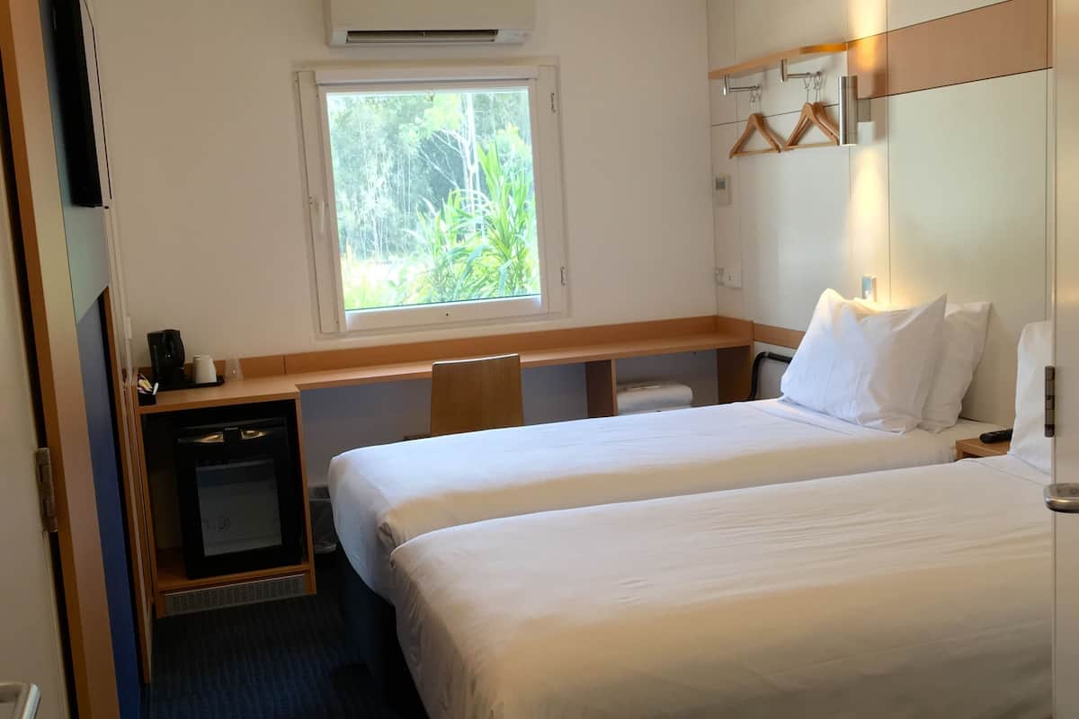 standard twin room | desk, blackout curtains, free cots/infant beds, free wifi