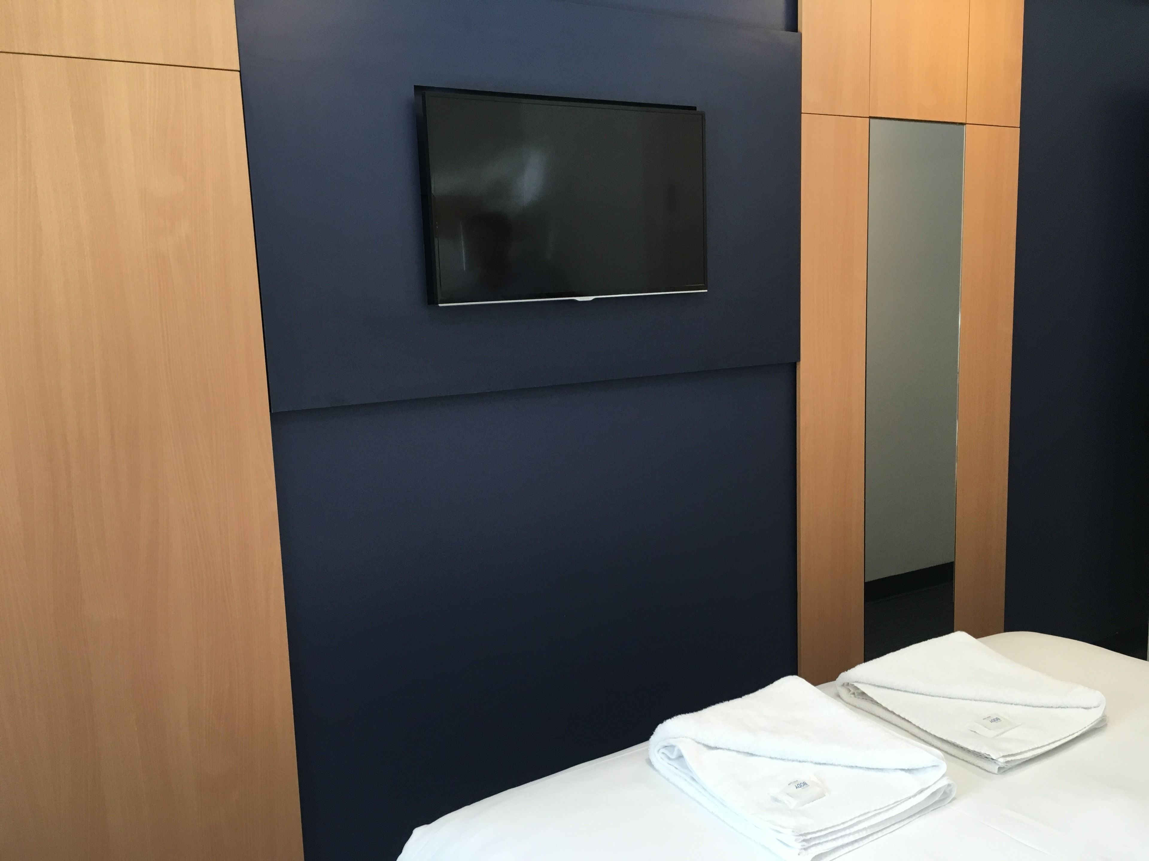 standard queen room | desk, blackout curtains, free cots/infant beds, free wifi