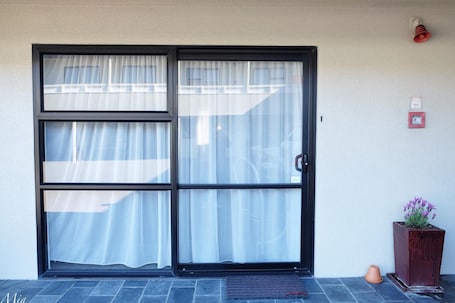 Exterior. Marksman Motor Inn