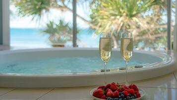 One Bedroom Beachfront Spa | Private spa tub