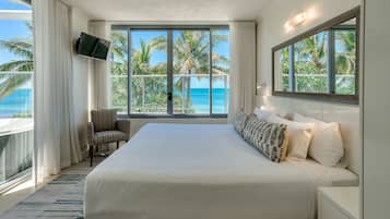 Suite, 1 chambre, non-fumeur, cuisinette (One Bedroom Beachfront Spa Penthouse) | 1 chambre, coffre-fort, décor unique, ameublement unique