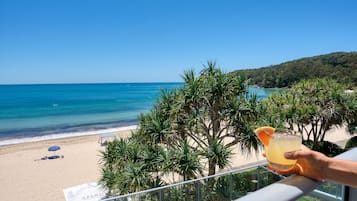 Standaard suite, 1 slaapkamer (Beachfront Spa Studio Penthouse) | Uitzicht op strand/zee