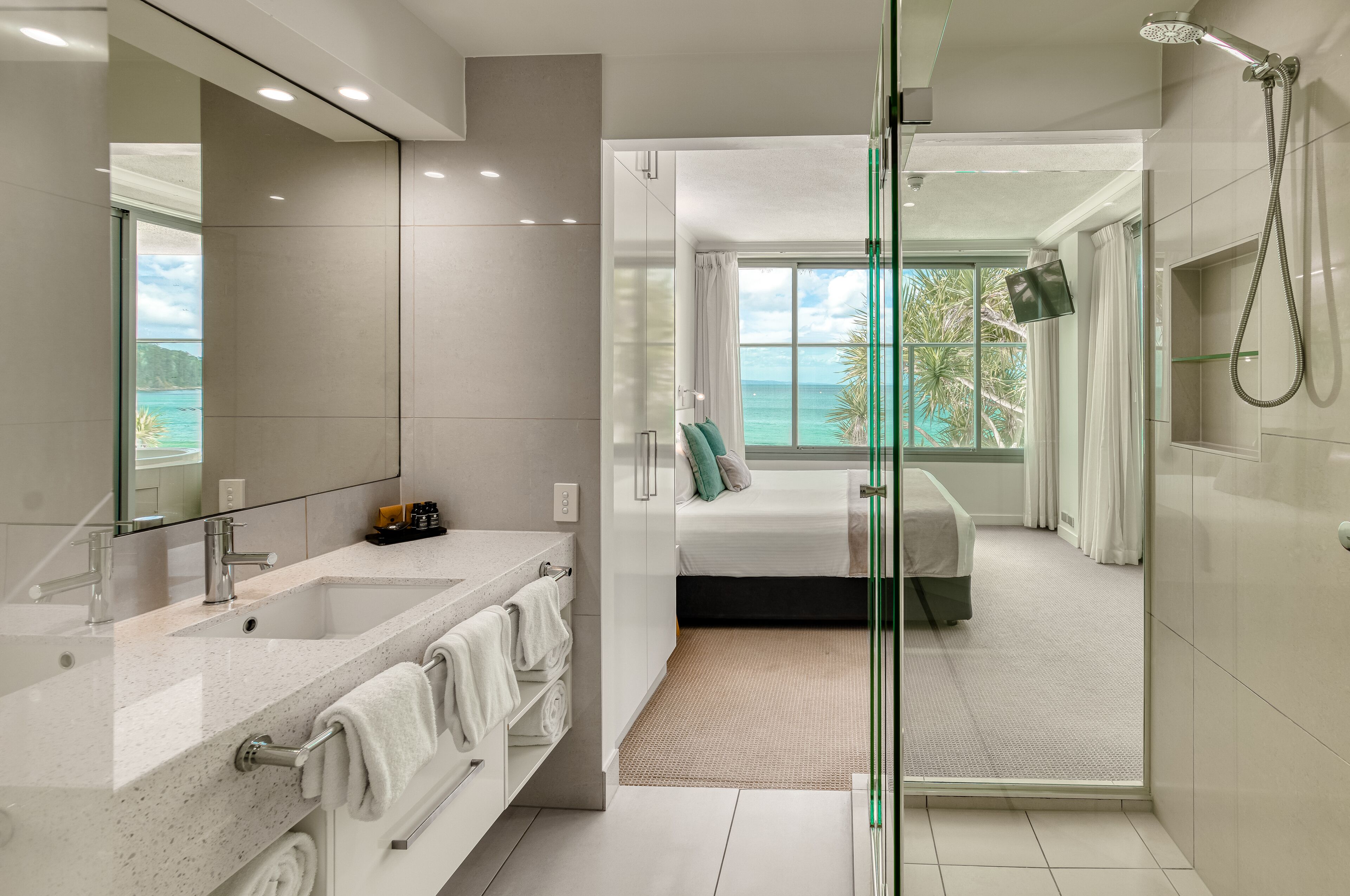 One Bedroom Beachfront Spa | Bathroom | Shower, free toiletries, towels, shampoo