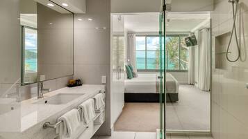 One Bedroom Beachfront Spa | Bathroom | Shower, free toiletries, towels, shampoo