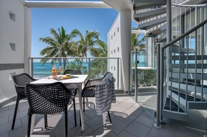 套房, 1 间卧室, 无烟房, 简易厨房 (One Bedroom Beachfront Spa Penthouse) | 阳台景观