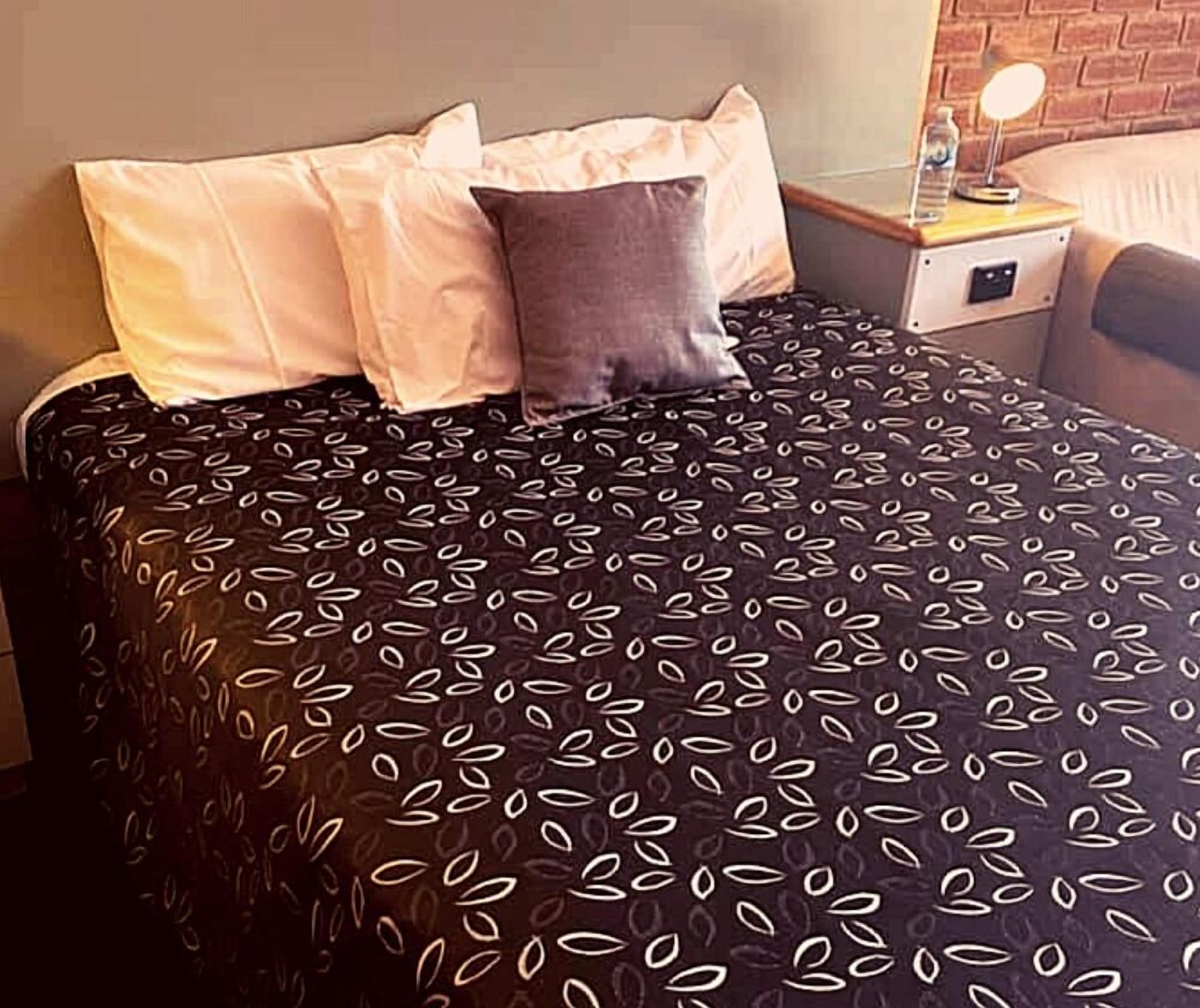 Deluxe-huone, tupakointi kielletty | Ylelliset vuodevaatteet, yksilöllisesti sisustettu, työpöytä