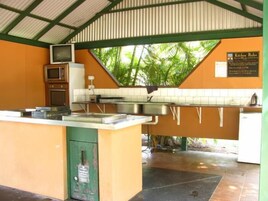 Toalhas de banho, papel higiênico