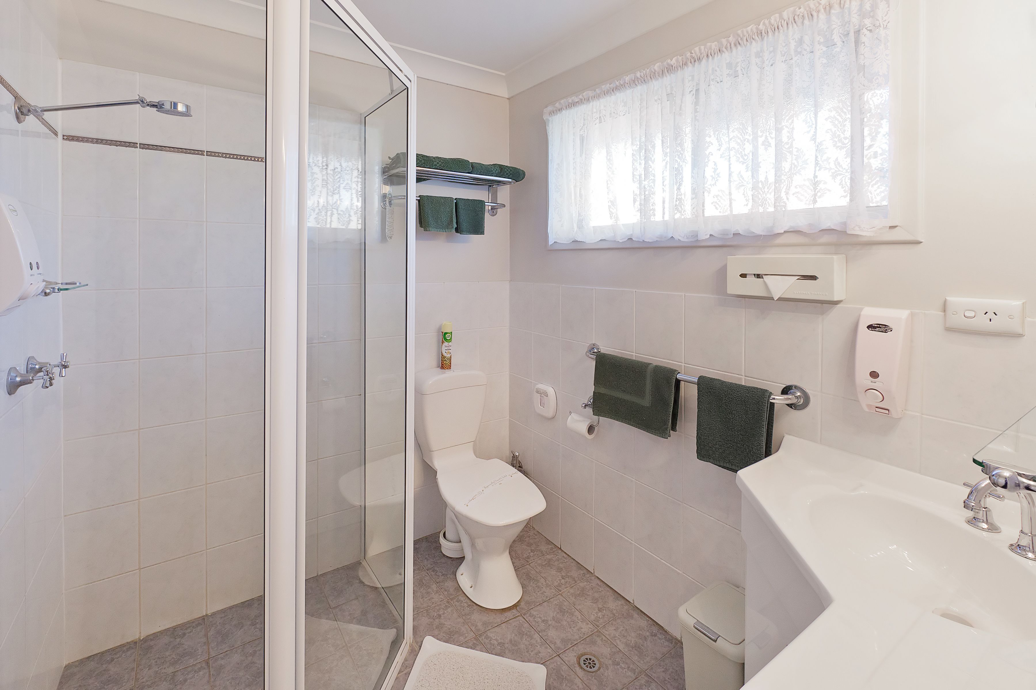 Family Suite, 2 Bedrooms, Non Smoking, Kitchenette (5 PERSON FAMILY ROOM) | Bathroom | Shower, free toiletries, hair dryer, towels