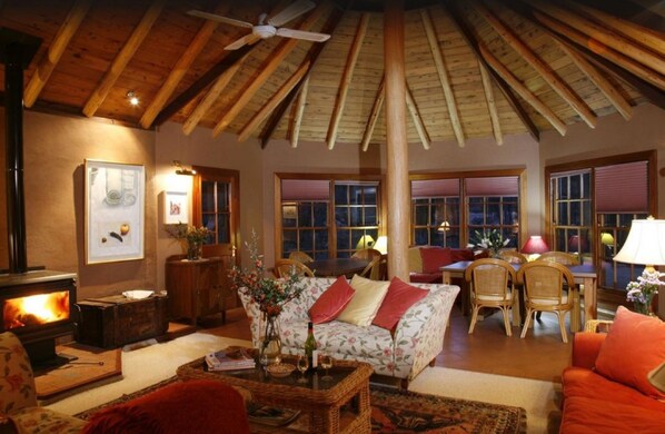 Lobby - Wildwood Guesthouse (Eurunderee)