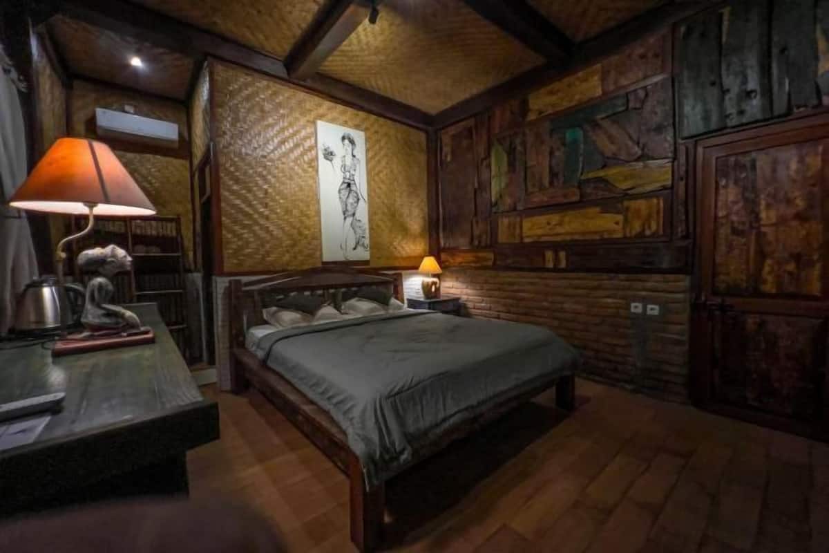 In-room safe, desk, free WiFi, bed sheets