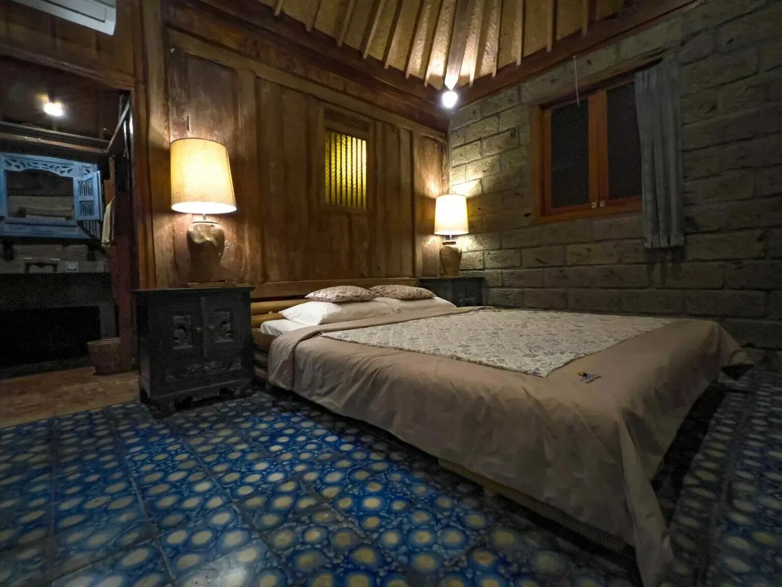 Perhehuvila | Tallelokero huoneessa, työpöytä, ilmainen Wi-Fi, vuodevaatteet