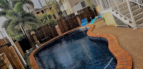 Außenpool, geöffnet von 08:00 Uhr bis 21:00 Uhr, Liegestühle