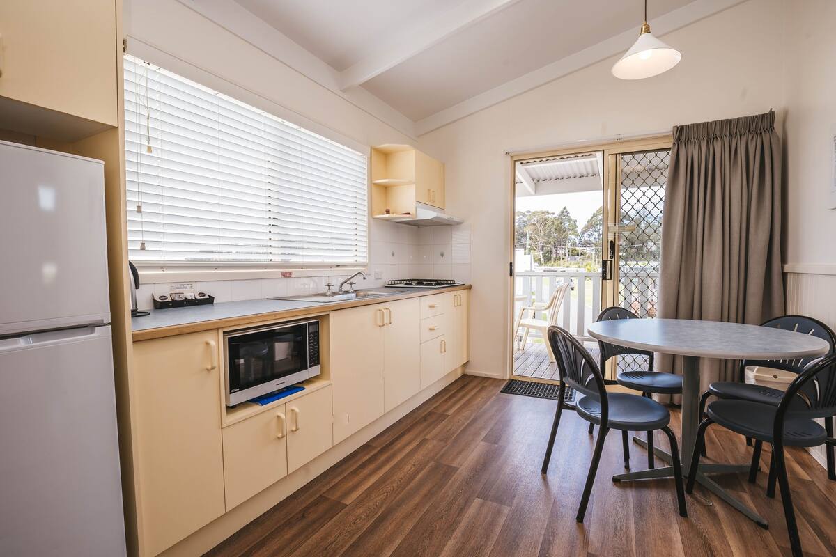 standard suite, 2 bedrooms, non smoking, kitchen (elevated oceanview) | private kitchen | fridge, microwave, stovetop, coffee/tea maker