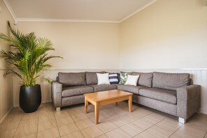 Standard Suite, Multiple Bedrooms, Non Smoking, Kitchen (3 Brm Beachfront Villa) | Living area