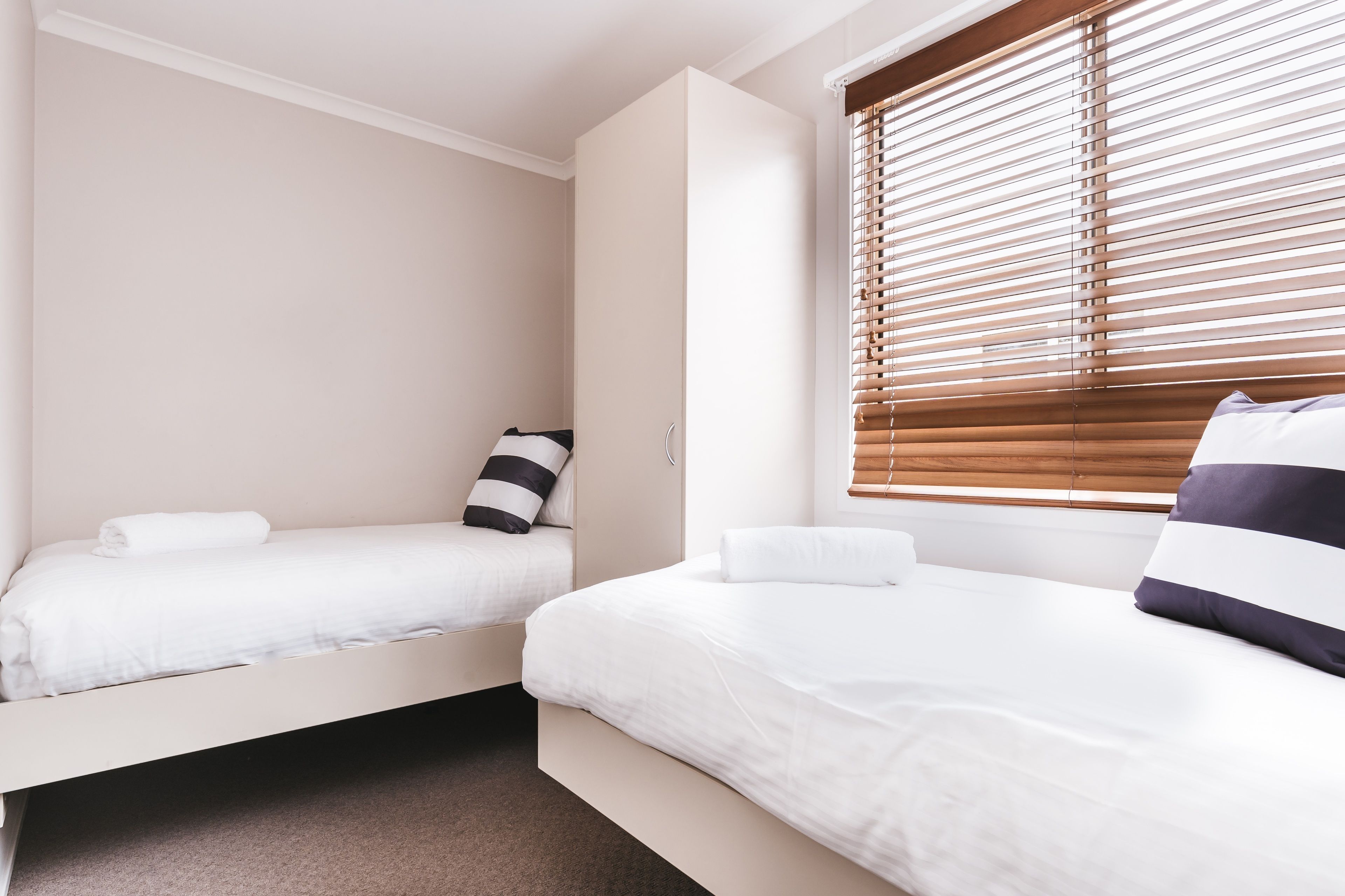 deluxe suite, 2 bedrooms, non smoking, kitchen (deluxe waterfront)