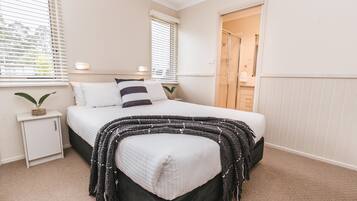 Standard Suite, Multiple Bedrooms, Non Smoking, Kitchen (3 Brm Beachfront Villa)