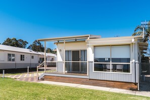 Deluxe Suite, 2 Bedrooms, Non Smoking, Kitchen (Deluxe Waterfront) | Terrace/patio