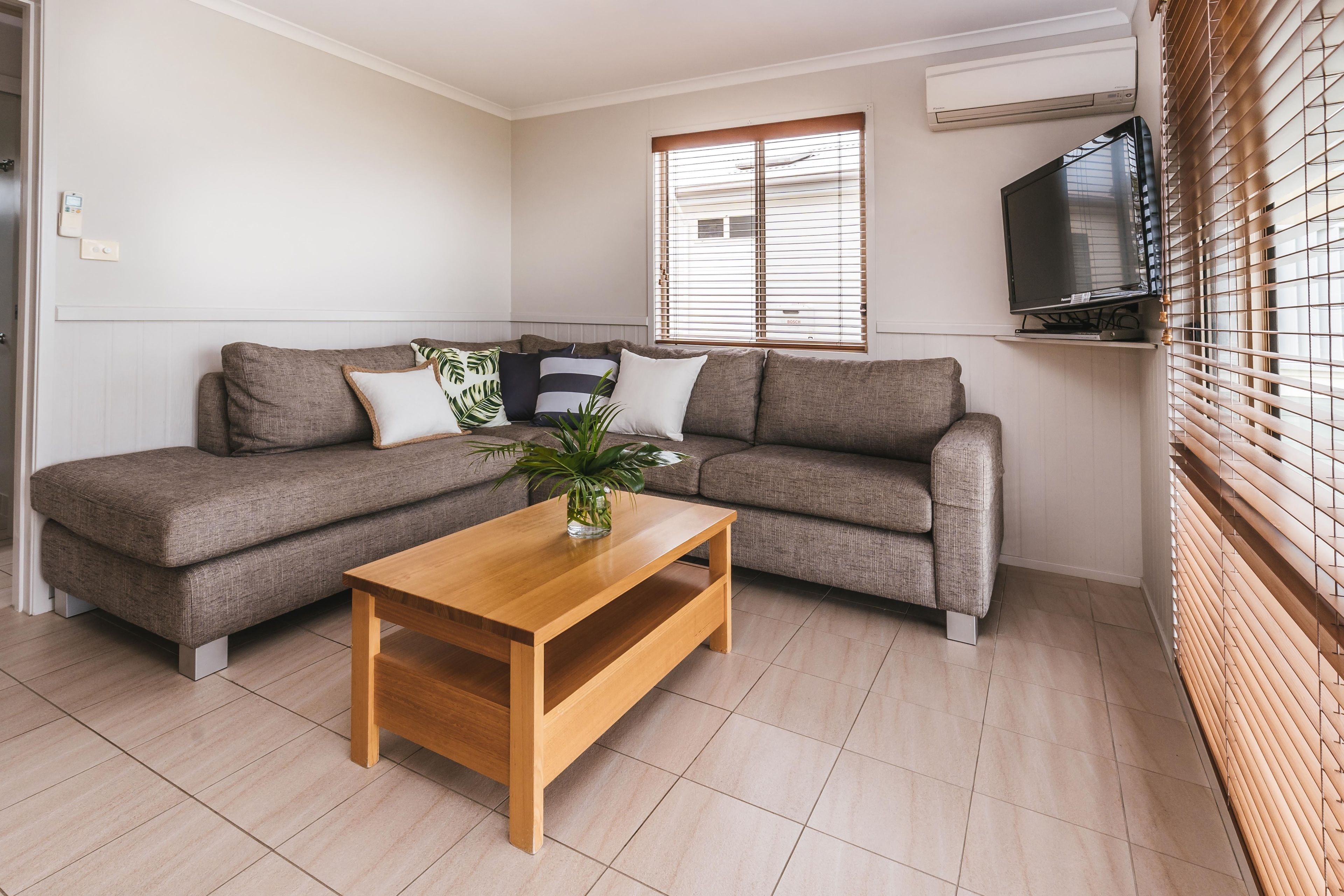 deluxe suite, 2 bedrooms, non smoking, kitchen (deluxe waterfront) | living area | flat-screen tv, dvd player