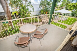 Estudio estándar, para no fumadores, cocineta (Balcony Room) | Terraza o patio