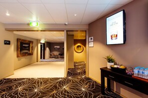 Interior - Shamrock Gardens Motel (West Mackay)
