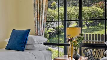 Chaumière familiale, 2 chambres | 2 chambres, décor unique, ameublement unique, fer et planche à repasser