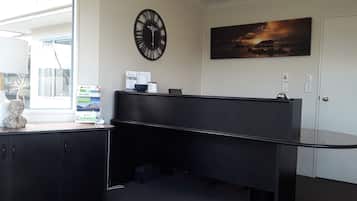 Mostrador para check-in y check-out