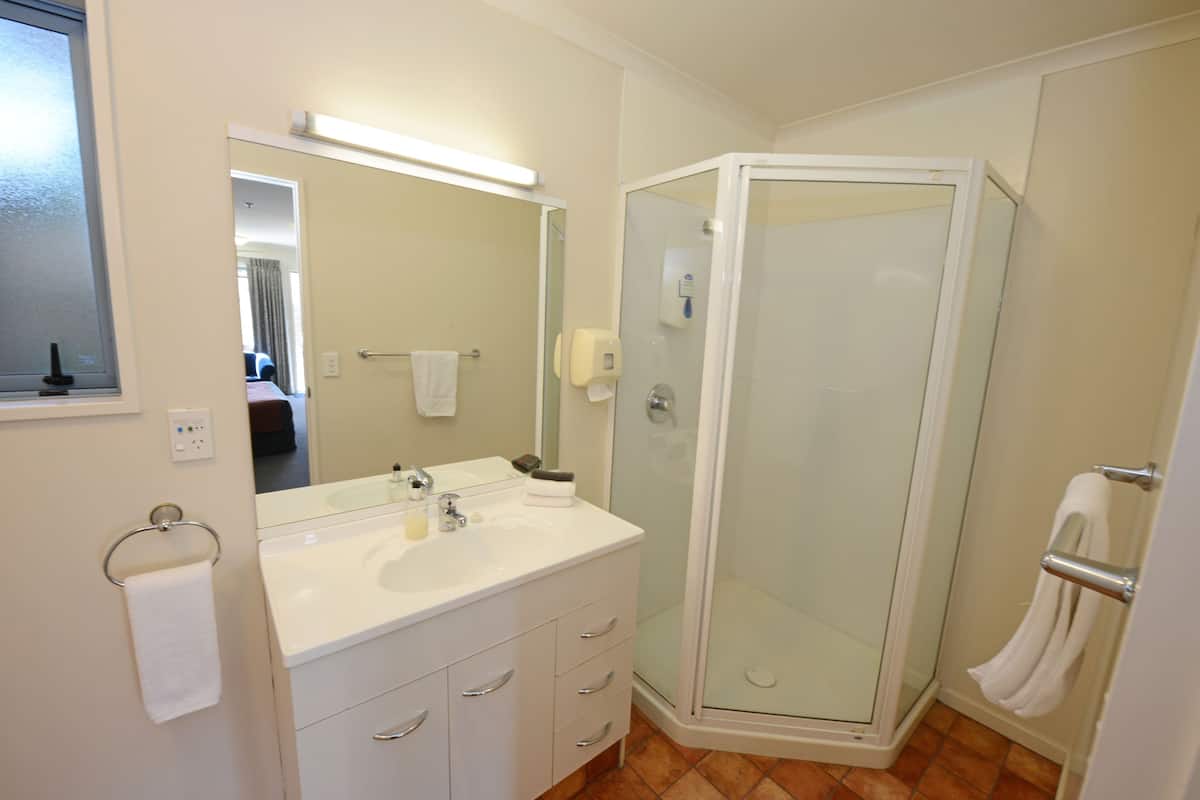 Standard-Studio (Twin Studio) | Badezimmer | Haartrockner, Handtücher