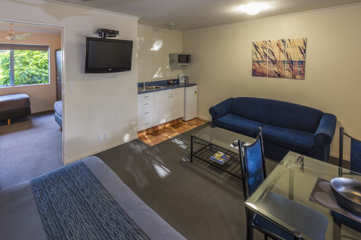 Zimmer, 1 Schlafzimmer (Unit) | Bügeleisen/Bügelbrett, Zustellbetten, kostenloses WLAN, Bettwäsche