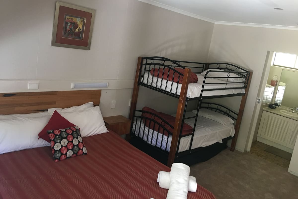 Family Suite, 1 Bedroom, Non Smoking, Kitchenette