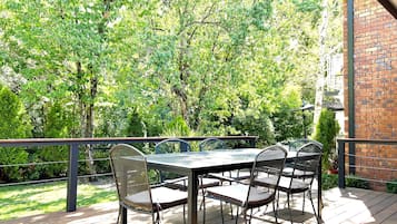 Superior Apartment, 3 Bedrooms, Non Smoking, Kitchen (townhouse) | Terrace/patio