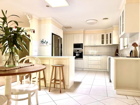 Superior Apartment, 3 Bedrooms, Non Smoking, Kitchen (townhouse) | Private kitchen | Fridge, microwave, stovetop, espresso maker