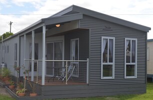 Deluxe Villa, 3 Bedrooms, Kitchen, Ocean View | Free WiFi, bed sheets