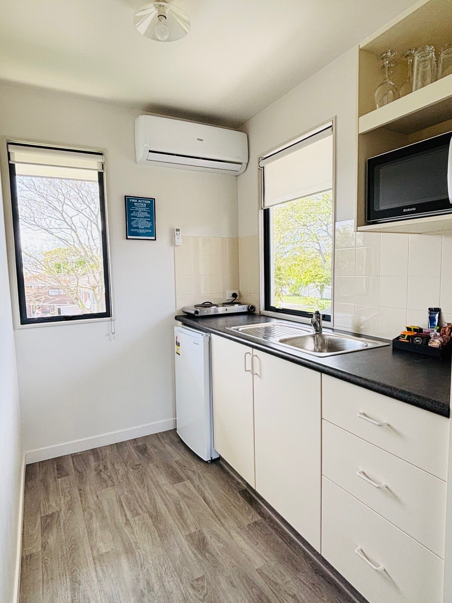 Queen Studio Plus | Private kitchen | Mini-fridge, microwave, coffee/tea maker, electric kettle