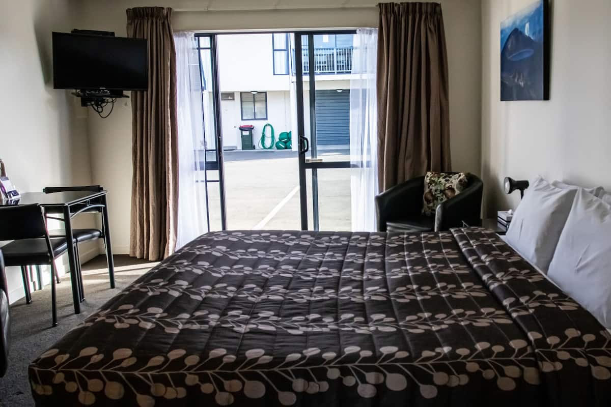 Estudio, 1 cama King size, hidromasaje | 1 habitación, tabla de planchar con plancha, camas extra y wifi gratis