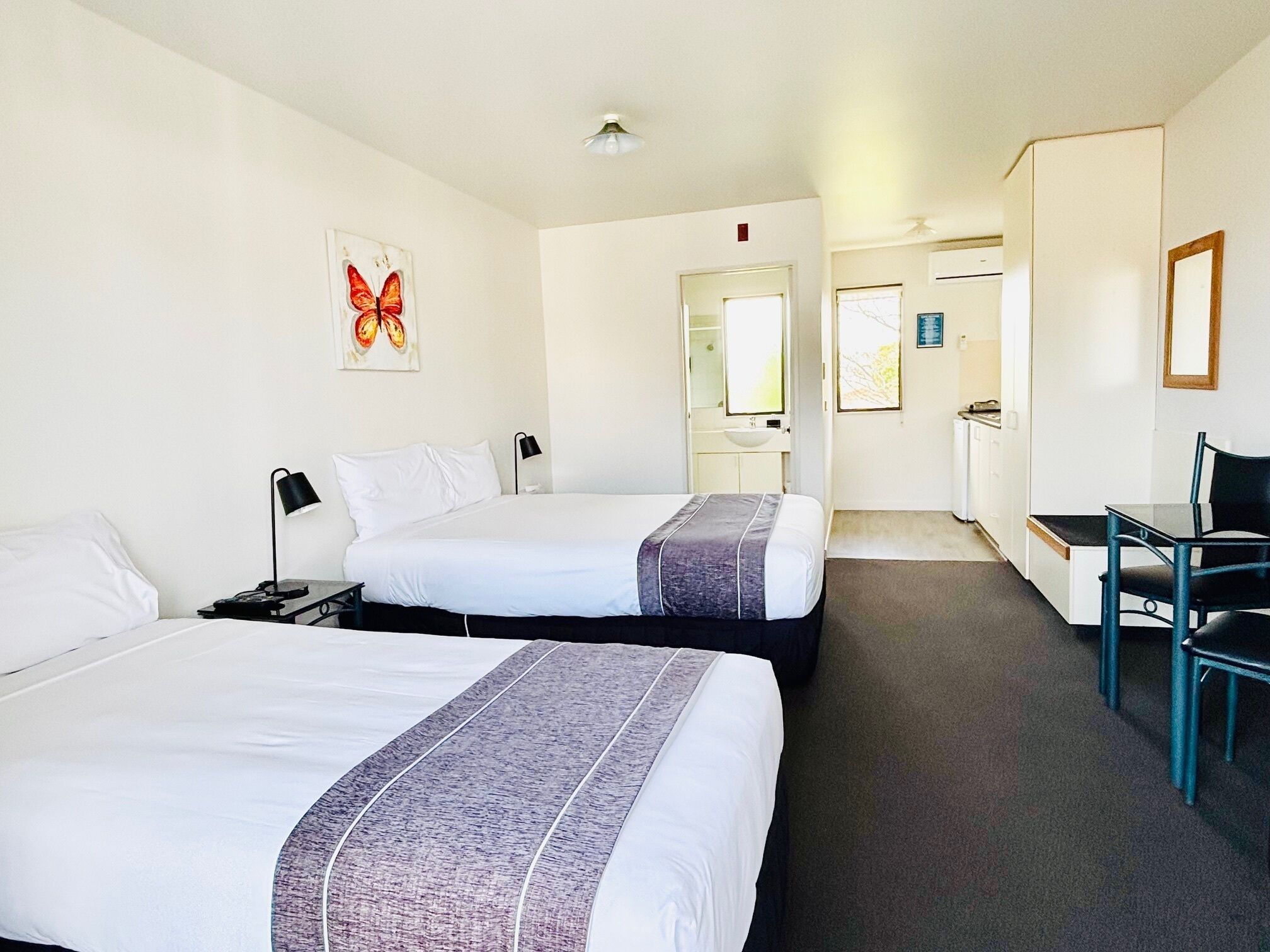 Queen Studio Plus | Iron/ironing board, rollaway beds, free WiFi, bed sheets