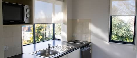 King Studio | Private kitchen | Microwave, coffee/tea maker, electric kettle, cookware/dishes/utensils