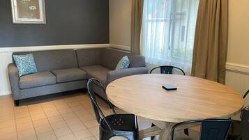 Familienvilla, 2Â Schlafzimmer | Essbereich im Zimmer