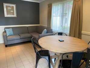 Ensuite Family Villa | In-room dining