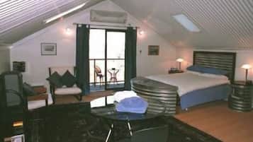Deluxe Suite, Balcony | Individually decorated, individually furnished, desk, iron/ironing board