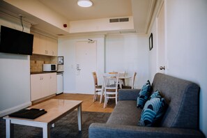 Deluxe-Suite, 1 Schlafzimmer, Nichtraucher, Kochnische | Wohnbereich
