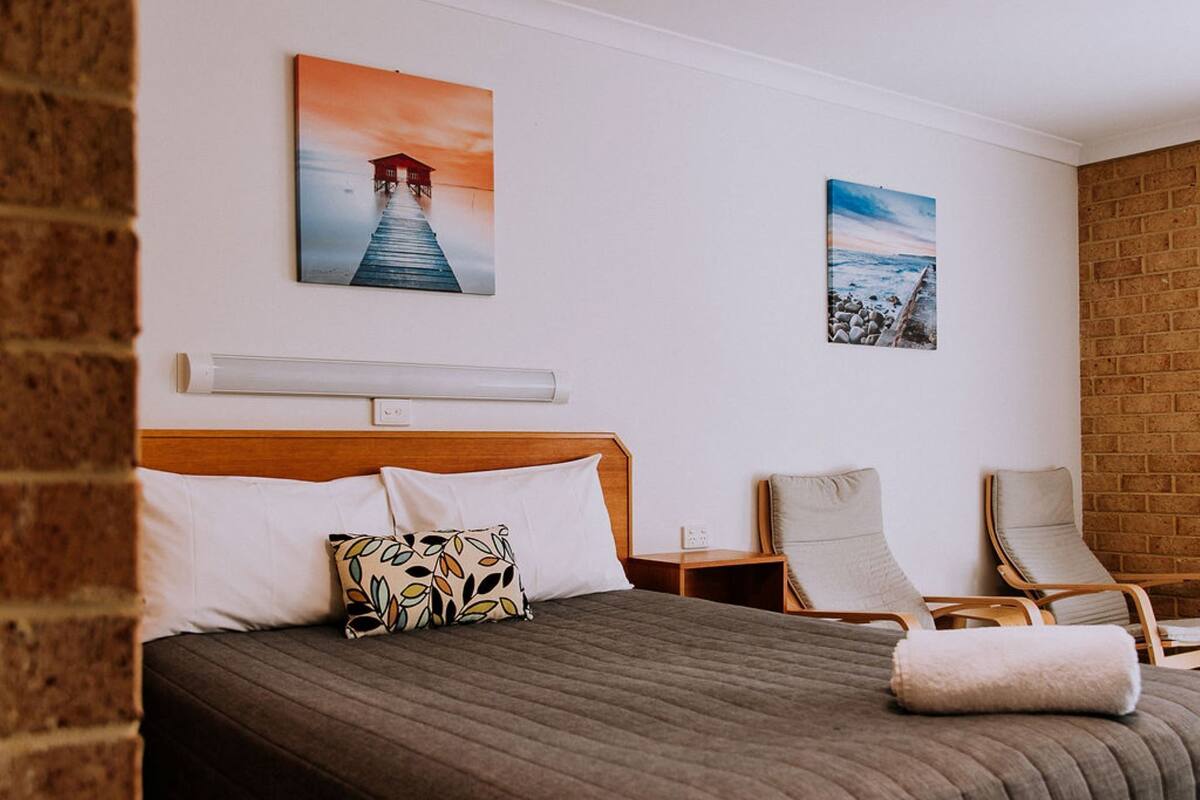 Quarto casal básico | Ferros/tábuas de passar roupa, Wi-Fi de cortesia, roupa de cama