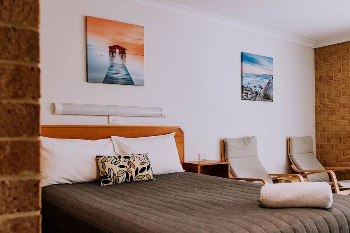 Basic Motel Room | 1 bedroom, iron/ironing board, free WiFi, bed sheets