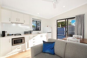 Deluxe Villa, 1 Bedroom | Private kitchen | Coffee/tea maker, electric kettle, dining tables - Pyramid Holiday Park (Tweed Heads West)