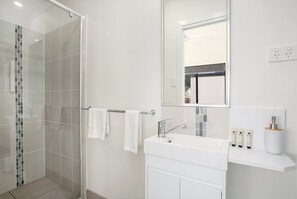 Deluxe Villa, 1 Bedroom | Bathroom | Hair dryer, towels, soap, toilet paper