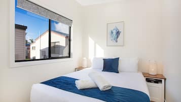 Deluxe Villa, 1 Bedroom | Dining room