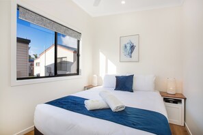 Deluxe Villa, 1 Bedroom | Dining room